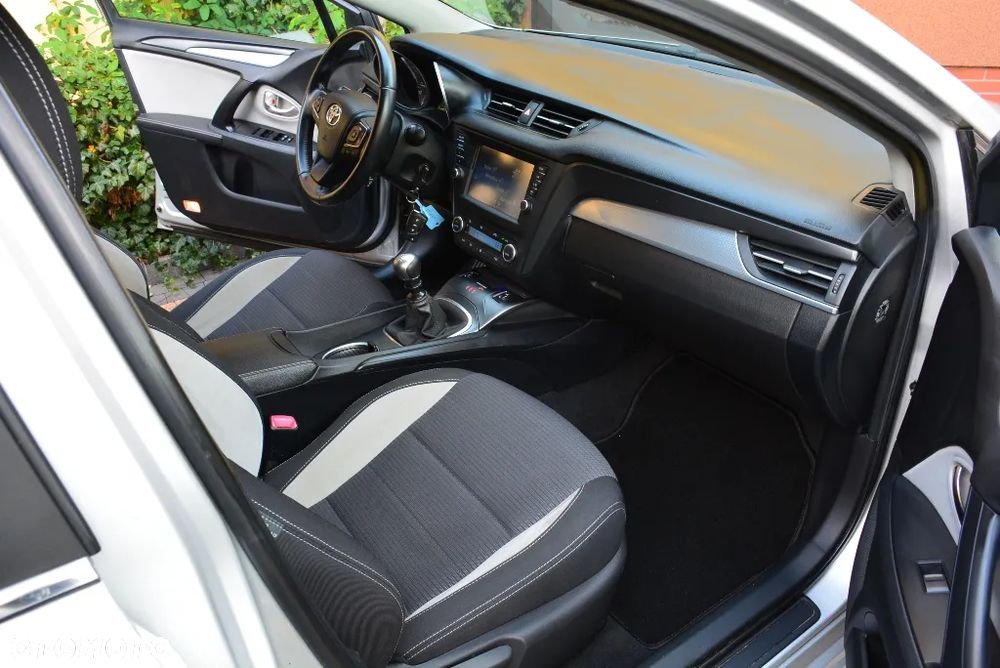 Toyota Avensis Touring Sports 1.8 Comfort - 21