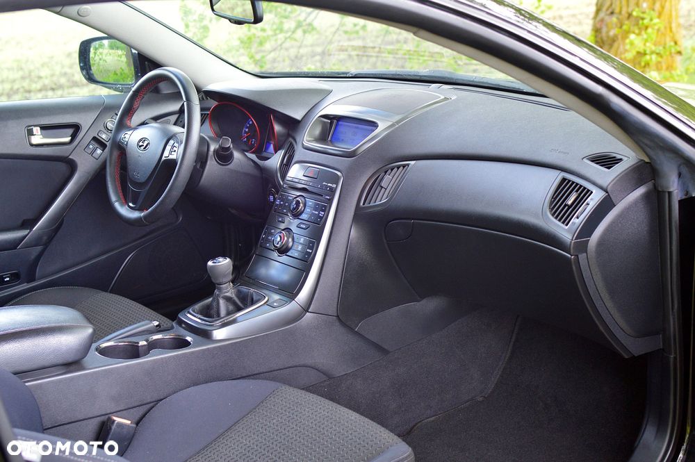 Hyundai Genesis Coupe 2.0 T - 11