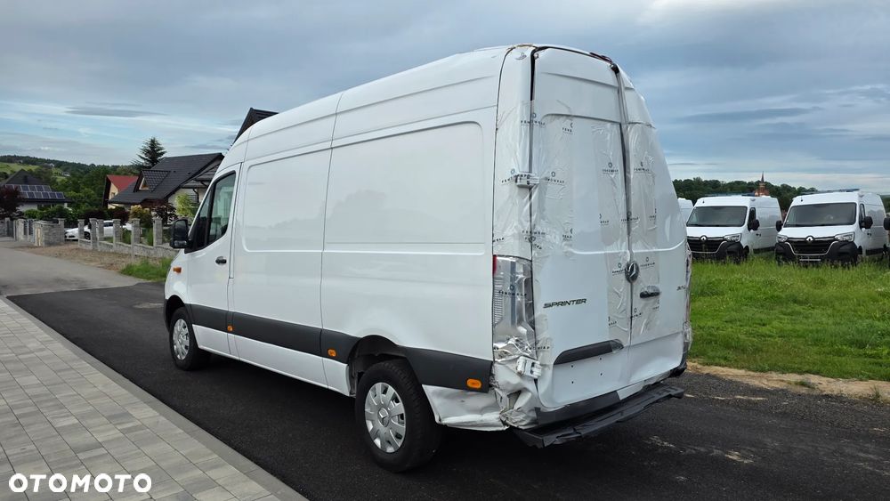 Mercedes-Benz Sprinter - 12
