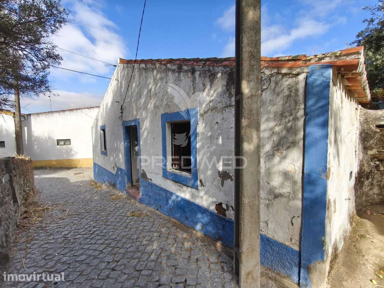 Casa térrea tradicional para recuperar com quintal e garagem - Conc... - Grande imagem: 2/37