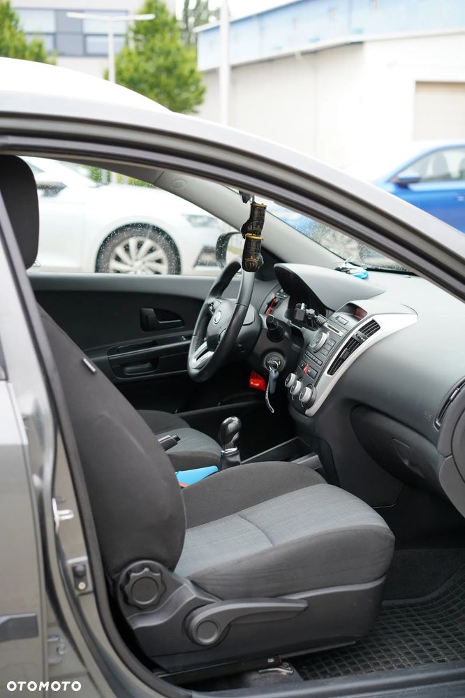 Kia Ceed 1.4 CVVT Attract - 13