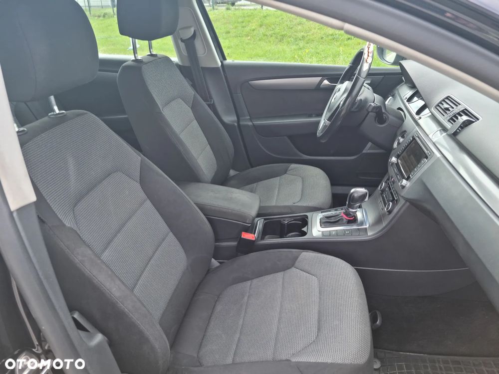 Volkswagen Passat 2.0 TDI DSG Comfortline - 11