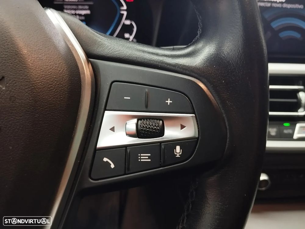 BMW 330 e Touring Line Sport Auto - 24