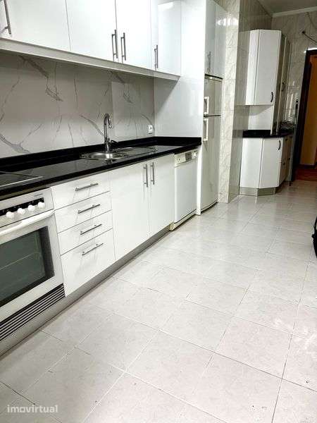 T2 com elevador e lugar de garagem - Grande imagem: 2/4
