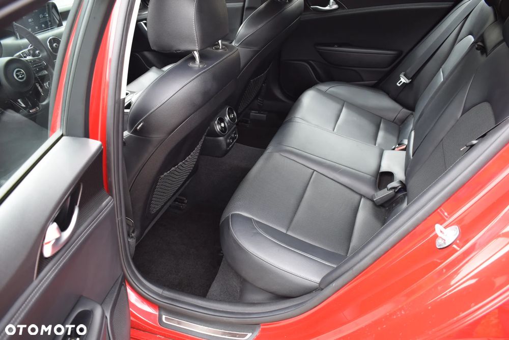 Kia Stinger 3.3 T-GDI V6 GT AWD - 6