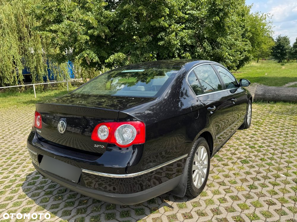 Volkswagen Passat 2.0 TDI DPF Highline - 18