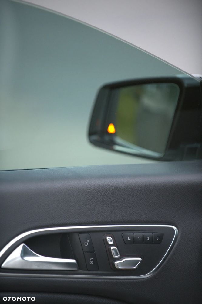 Mercedes-Benz CLA 250 4Matic 7G-DCT Peak Edition - 3