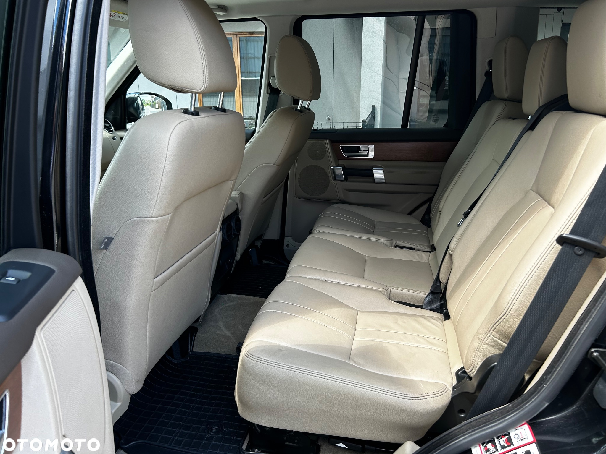 Land Rover Discovery IV 3.0 V6 SC HSE - 17