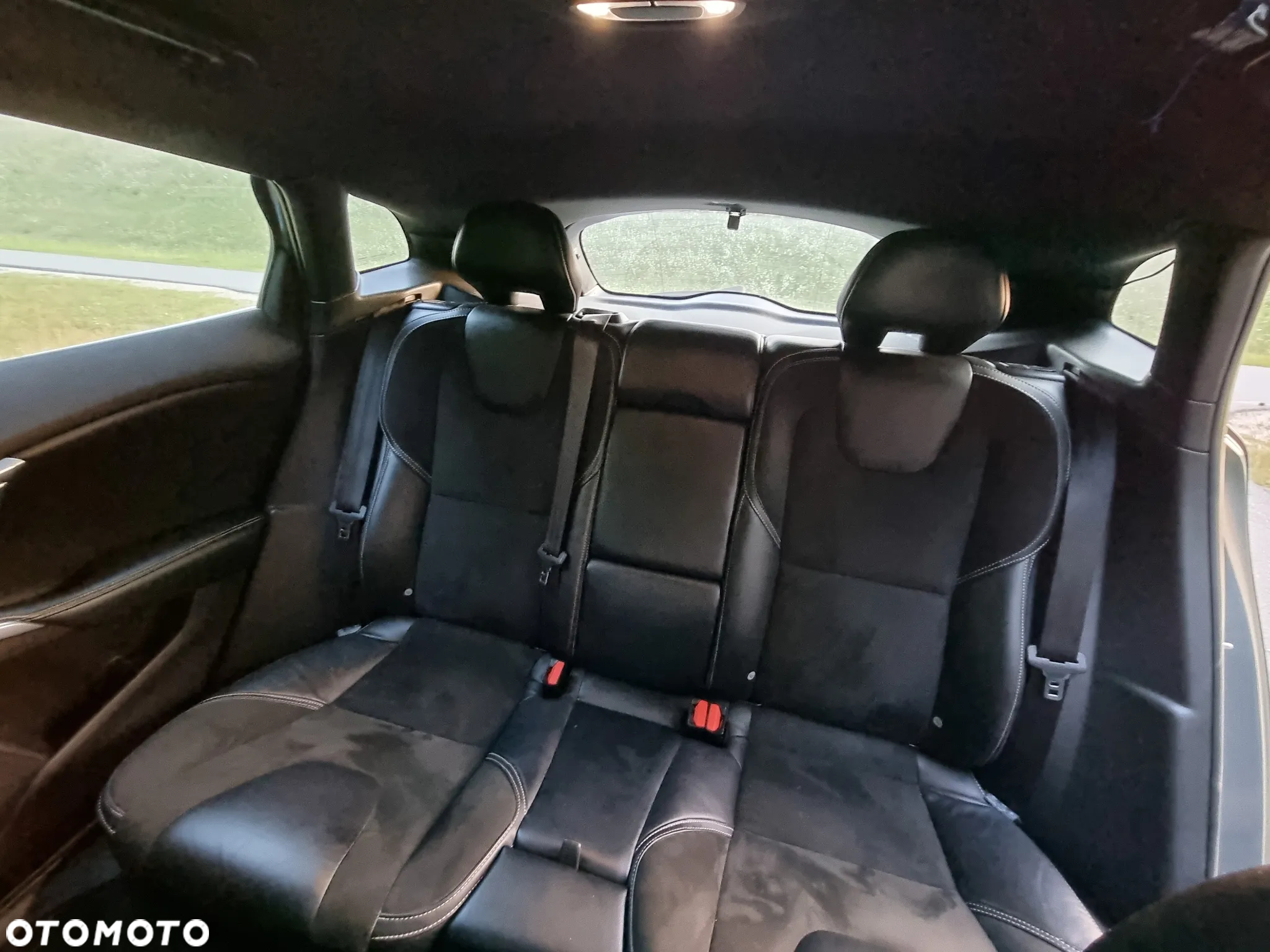 Volvo V40 D2 R-Design - 18