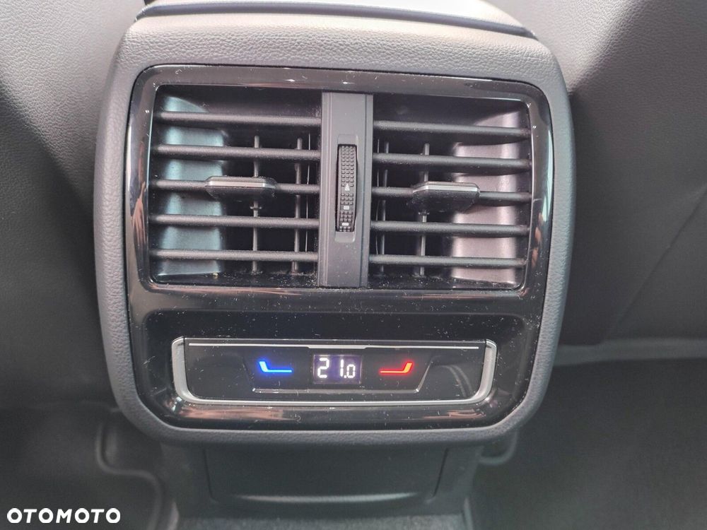 Volkswagen Passat Variant 2.0 TDI Elegance DSG - 27
