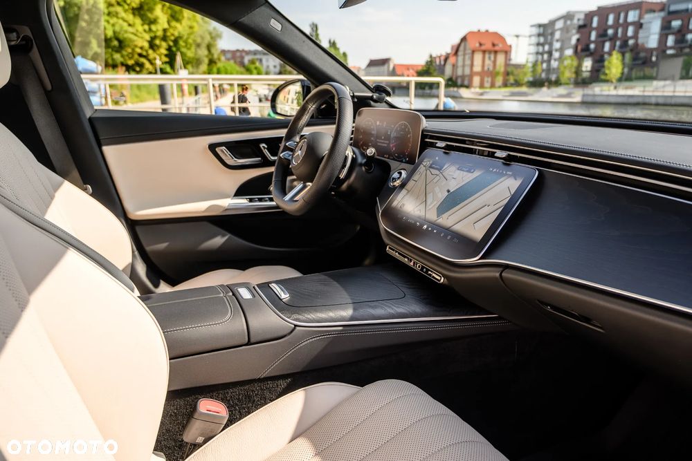 Mercedes-Benz Klasa E 200 mHEV 4-Matic AMG 9G-Tronic - 35
