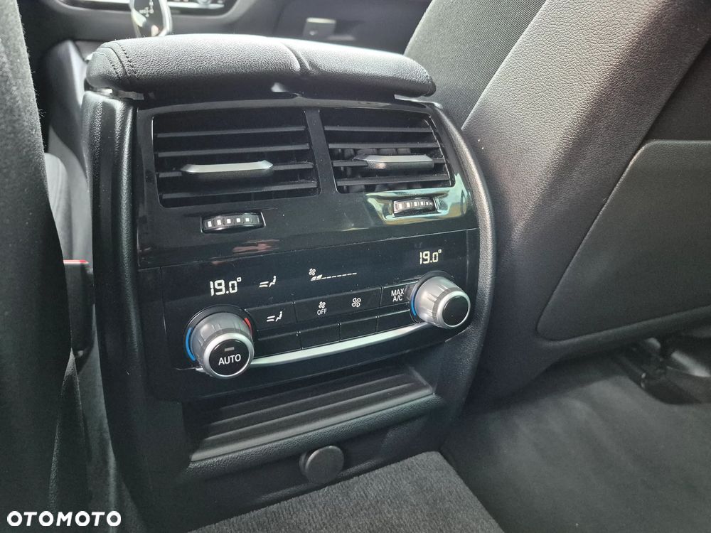 BMW Seria 5 520d xDrive Sport Line - 32