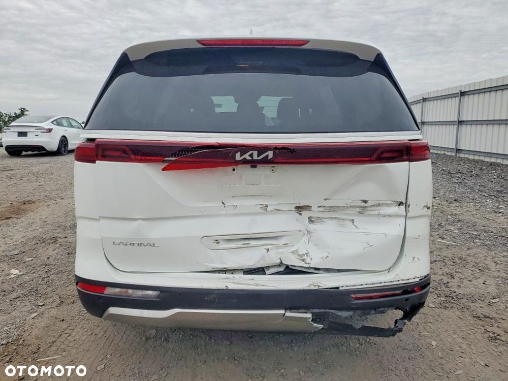 Kia Carnival - 5