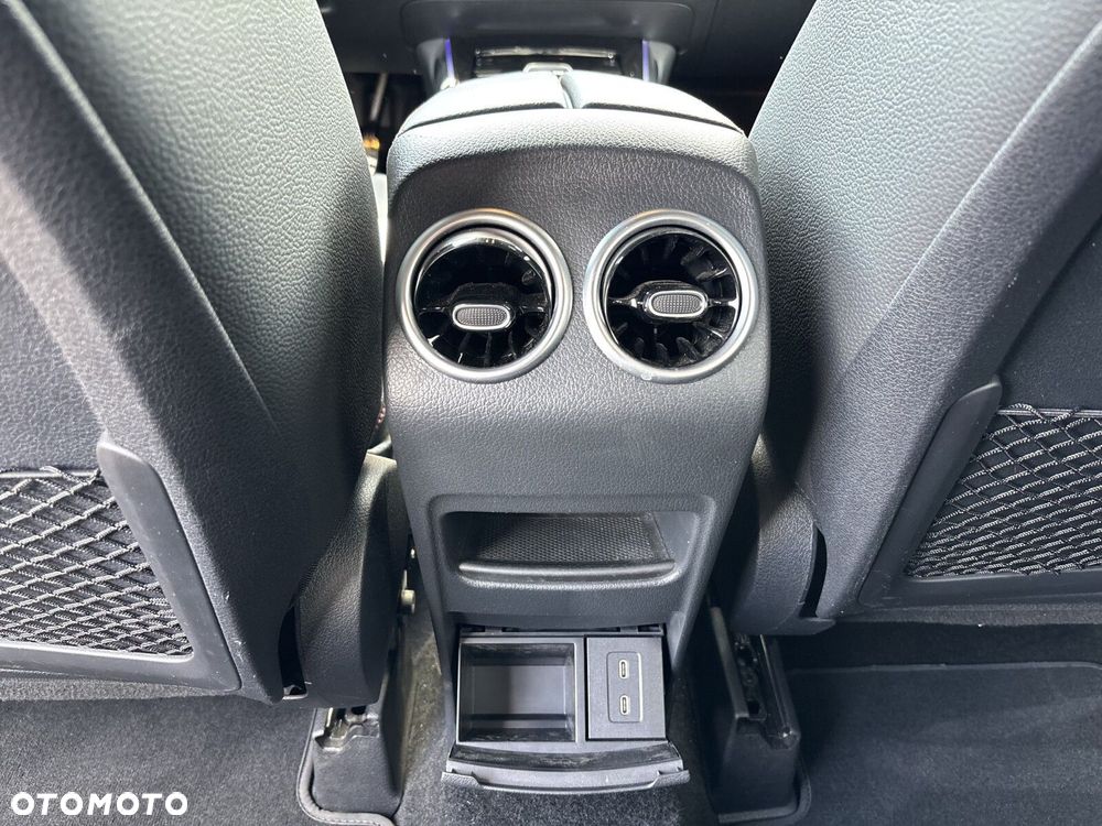 Mercedes-Benz GLB - 25