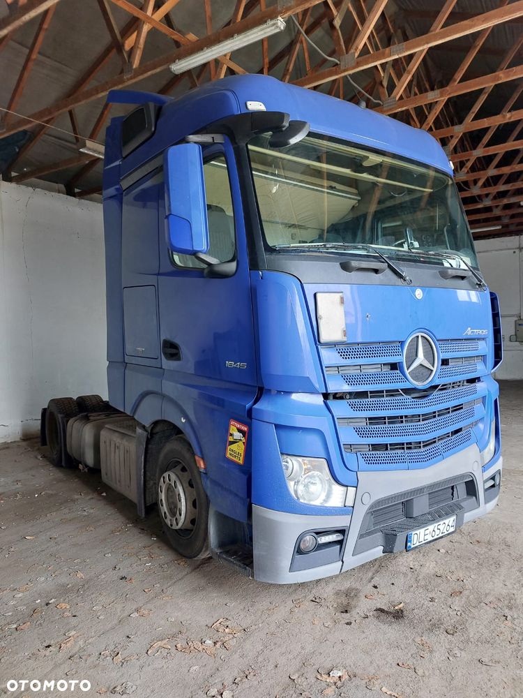Mercedes-Benz Actros - 1