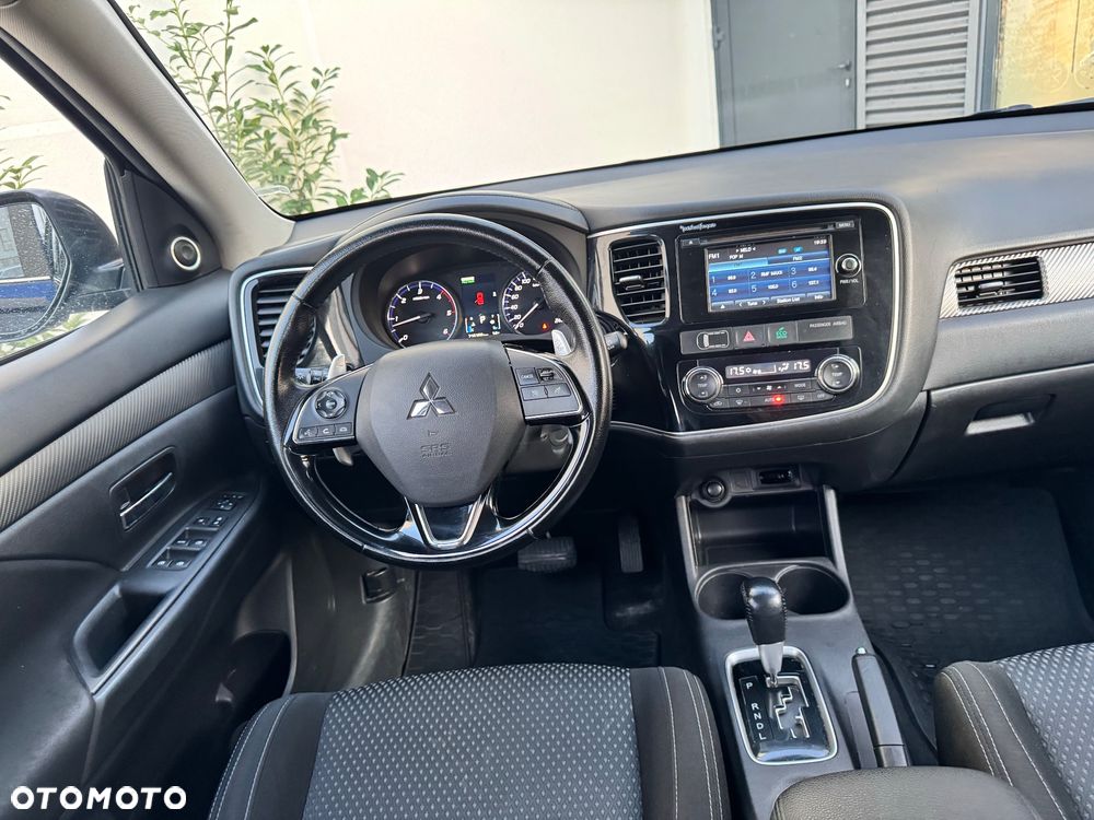 Mitsubishi Outlander 2.2 DI-D Intense + SDA 4WD - 23