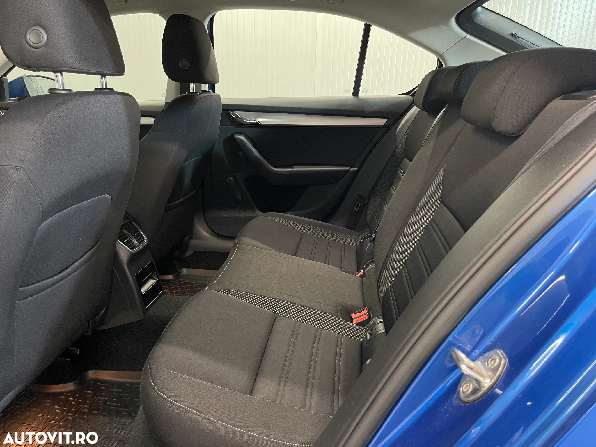 Skoda Octavia 1.6 TDI DSG Ambition - 11