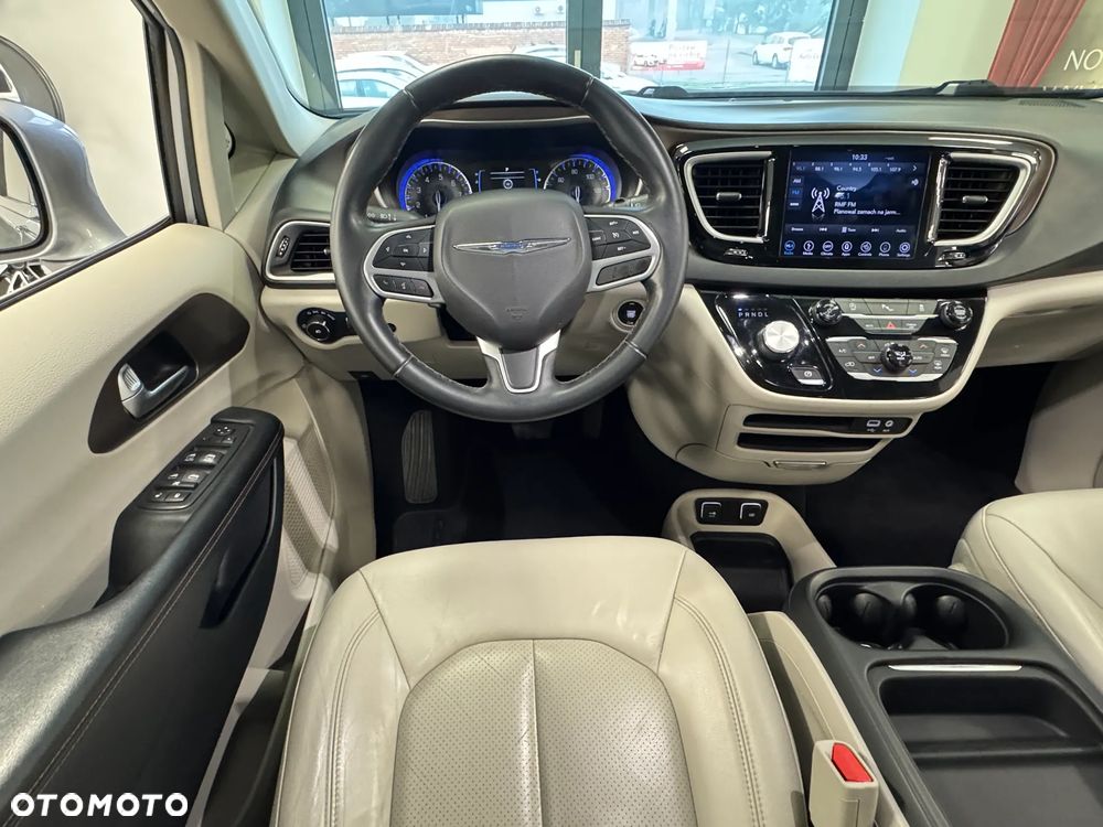 Chrysler Pacifica - 15