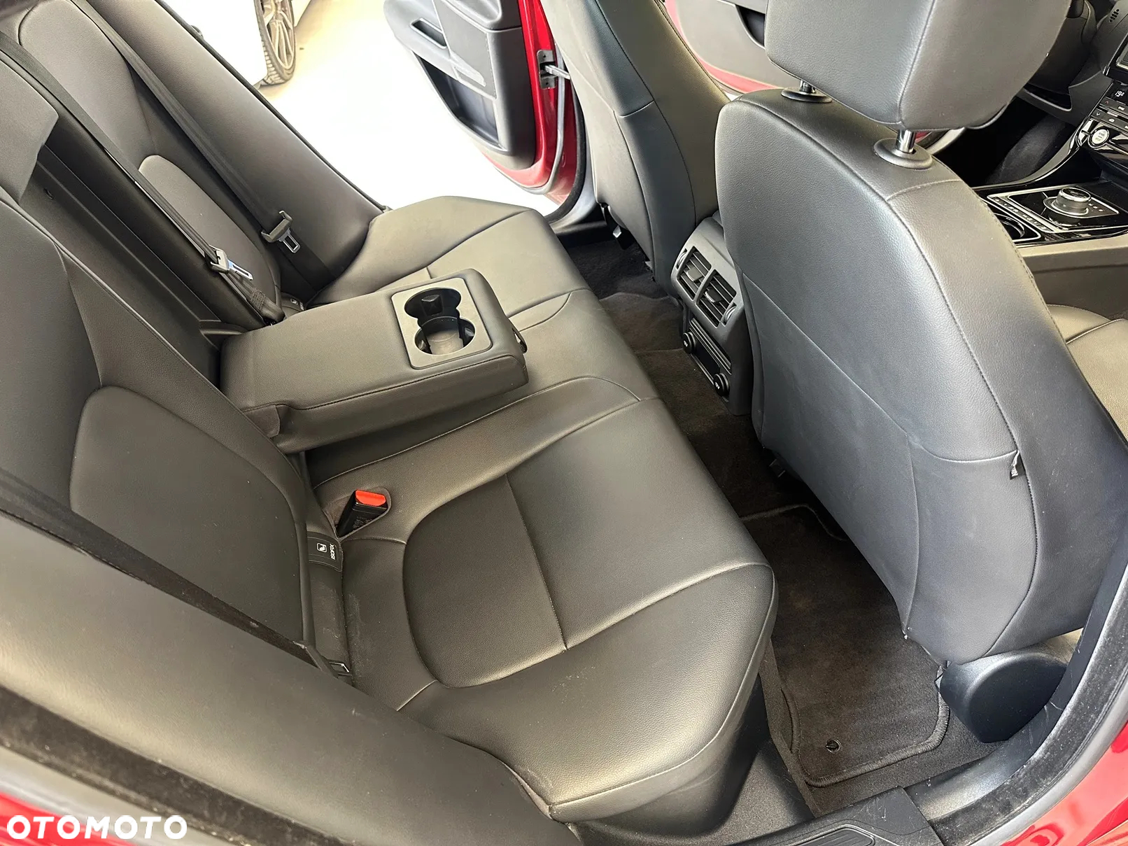 Jaguar XE 2.0 T Prestige - 8