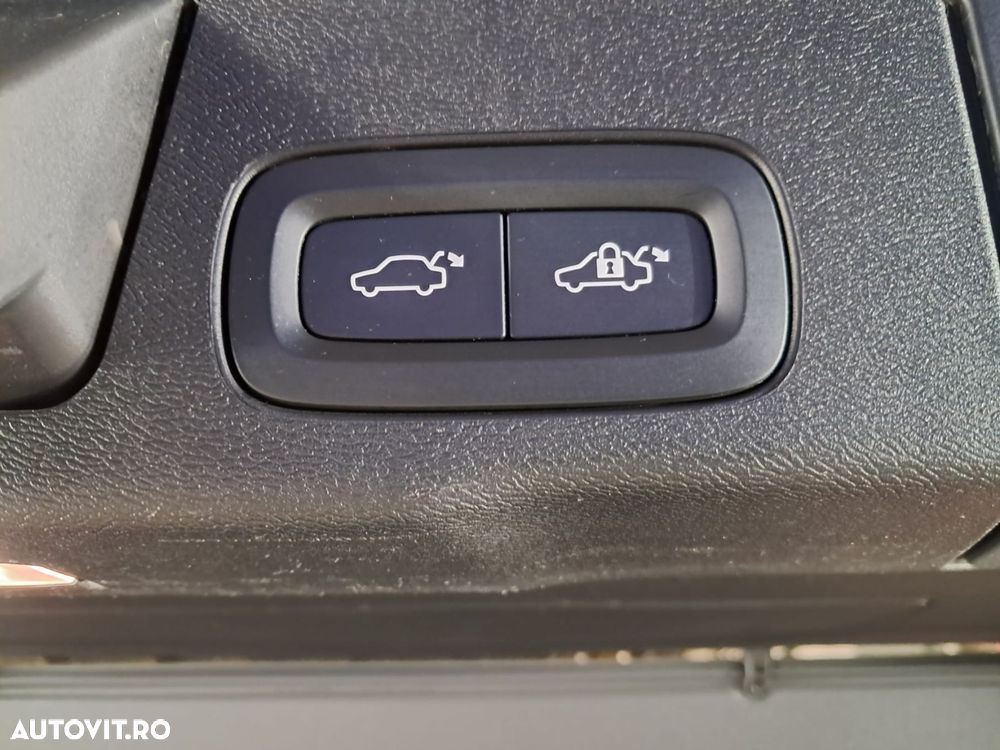 VOLVO XC60 2022 — imagine 25