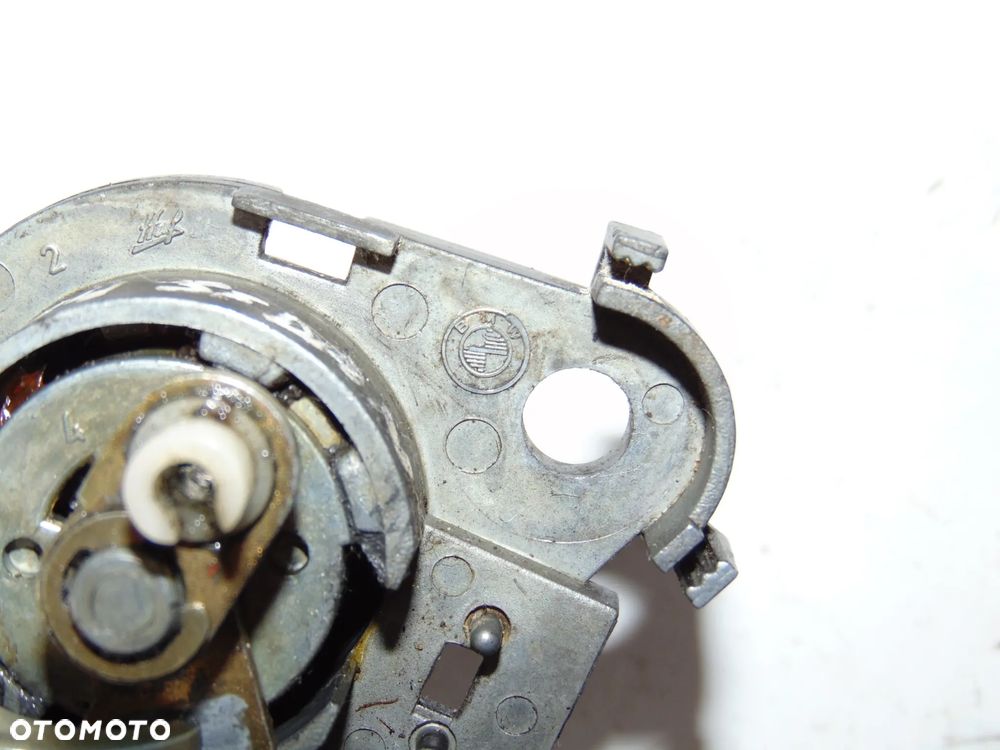 ORYGINAŁ zamek tylny wkładka klapy bagażnika tył BMW 5 E34 sedan 87-95r - 12