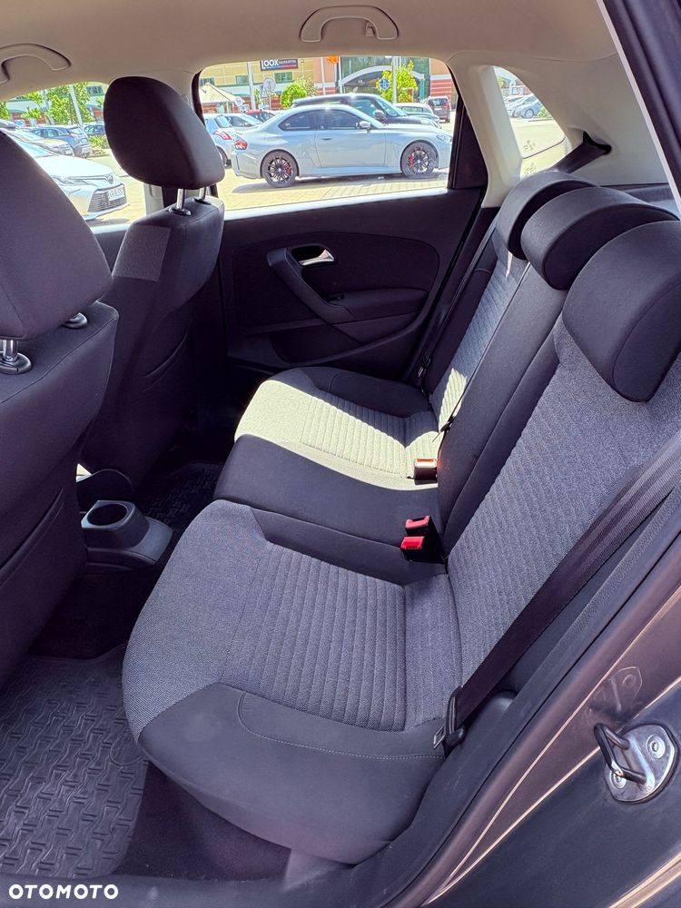 Volkswagen Polo 1.4 16V Comfortline - 14