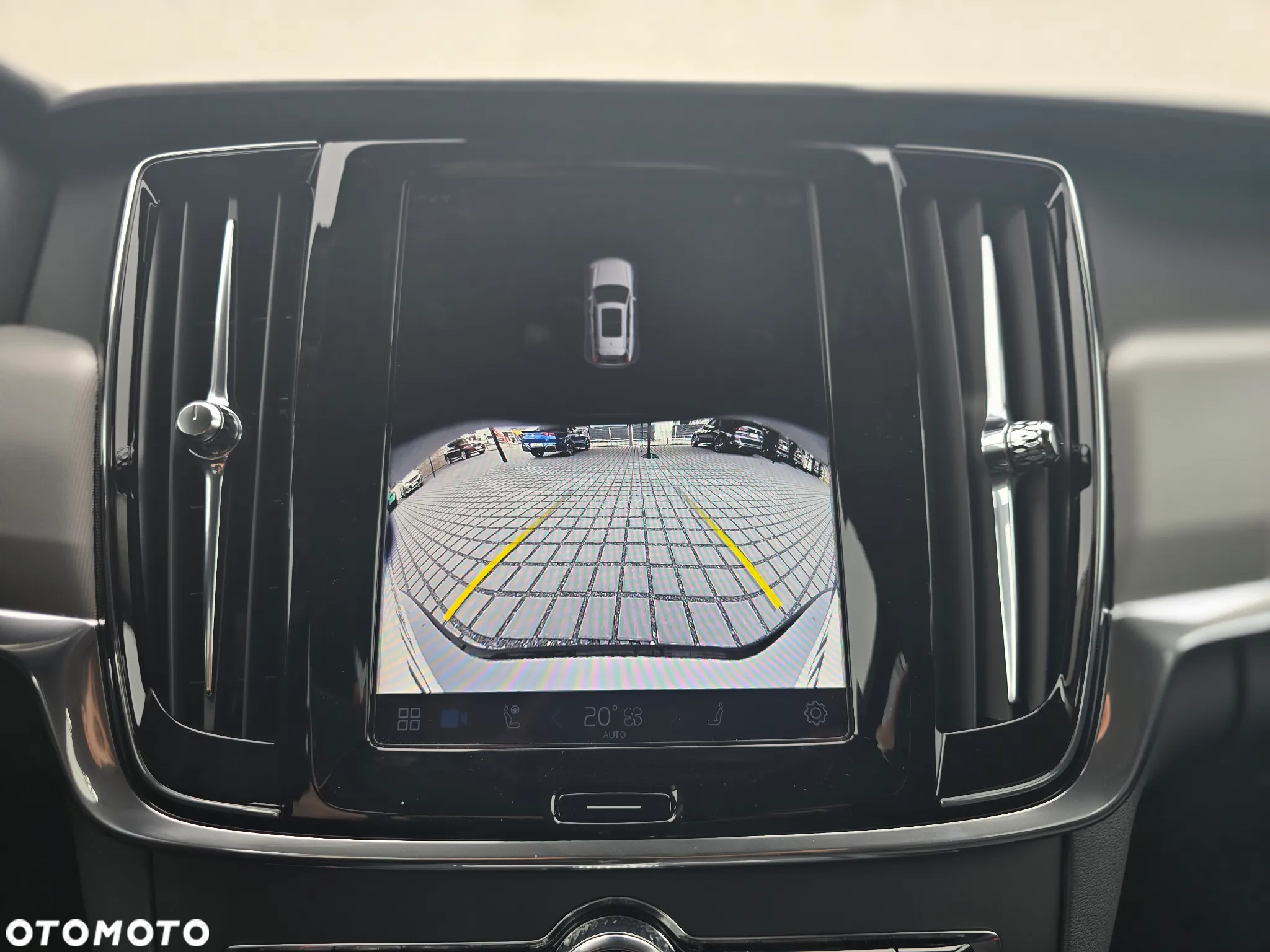 Volvo V90 Cross Country - 16