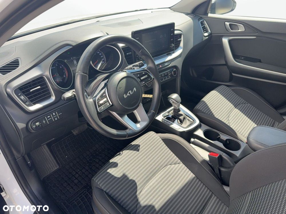 Kia Ceed - 10