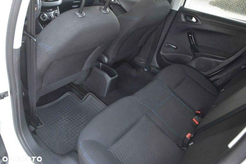Peugeot 208 82 PureTech Style - 28