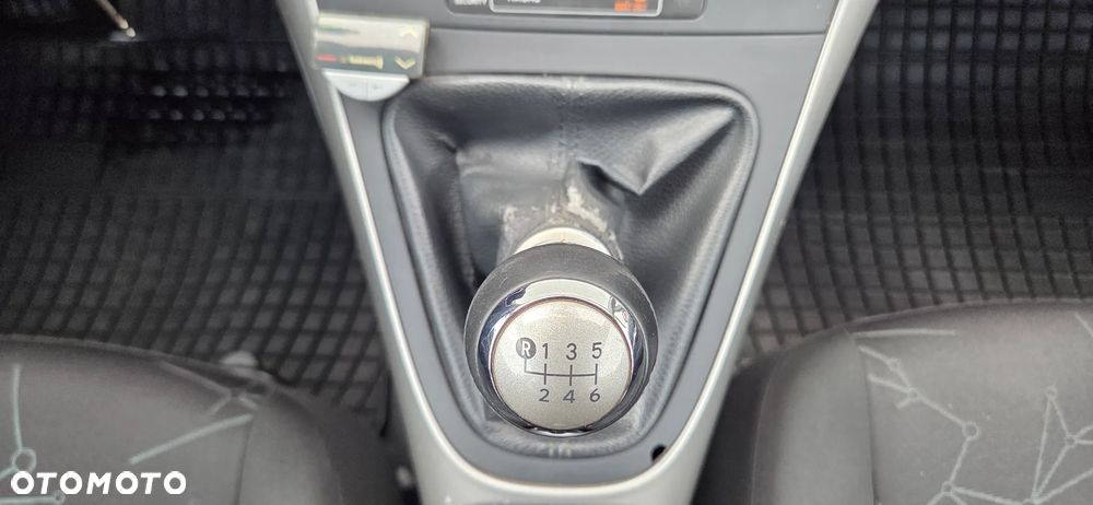 Toyota Auris 1.33 VVT-i Life - 24