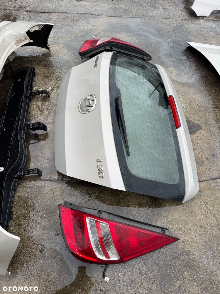 Hyundai i30 kod lakieru QU hatchback błotnik prawy lewy przedni przód drzwi prawe lewe przednie tylne srebrne szare lampa prawa lewa przednia przód soczewka maska pas przedni wąż klimy klapa tył tylnia klapa bagażnika lampy tylnie belka tył zderzak tył tylni - 13