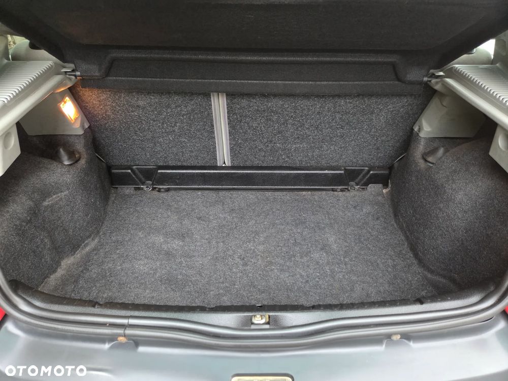 Renault Clio 1.4 16V Privilege - 11