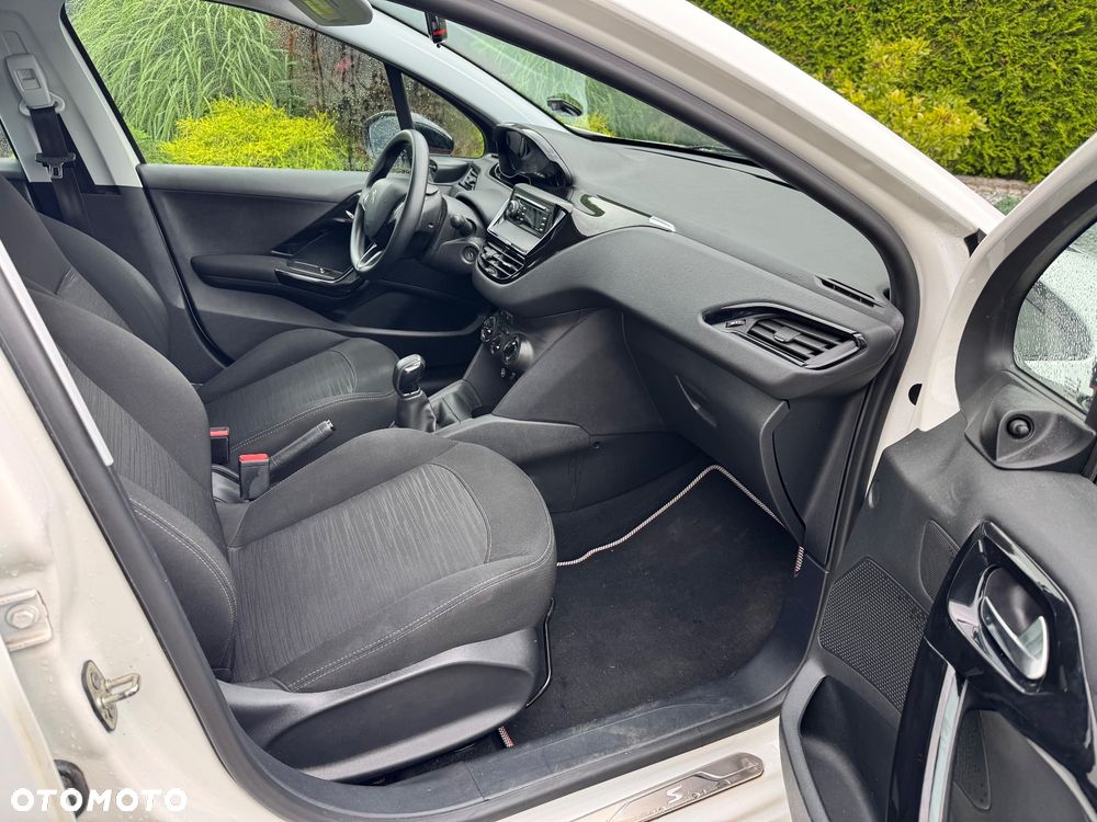 Peugeot 208 - 27