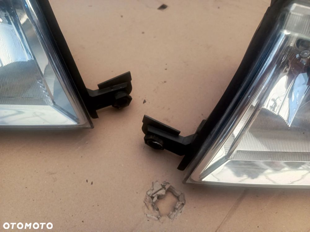 LAMPA PRZEDNIA PRAWA LUB LEWA FABIA I EUROPA - 3