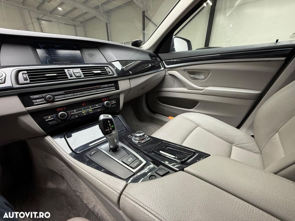 BMW Seria 5 523i Sport-Aut. - 13