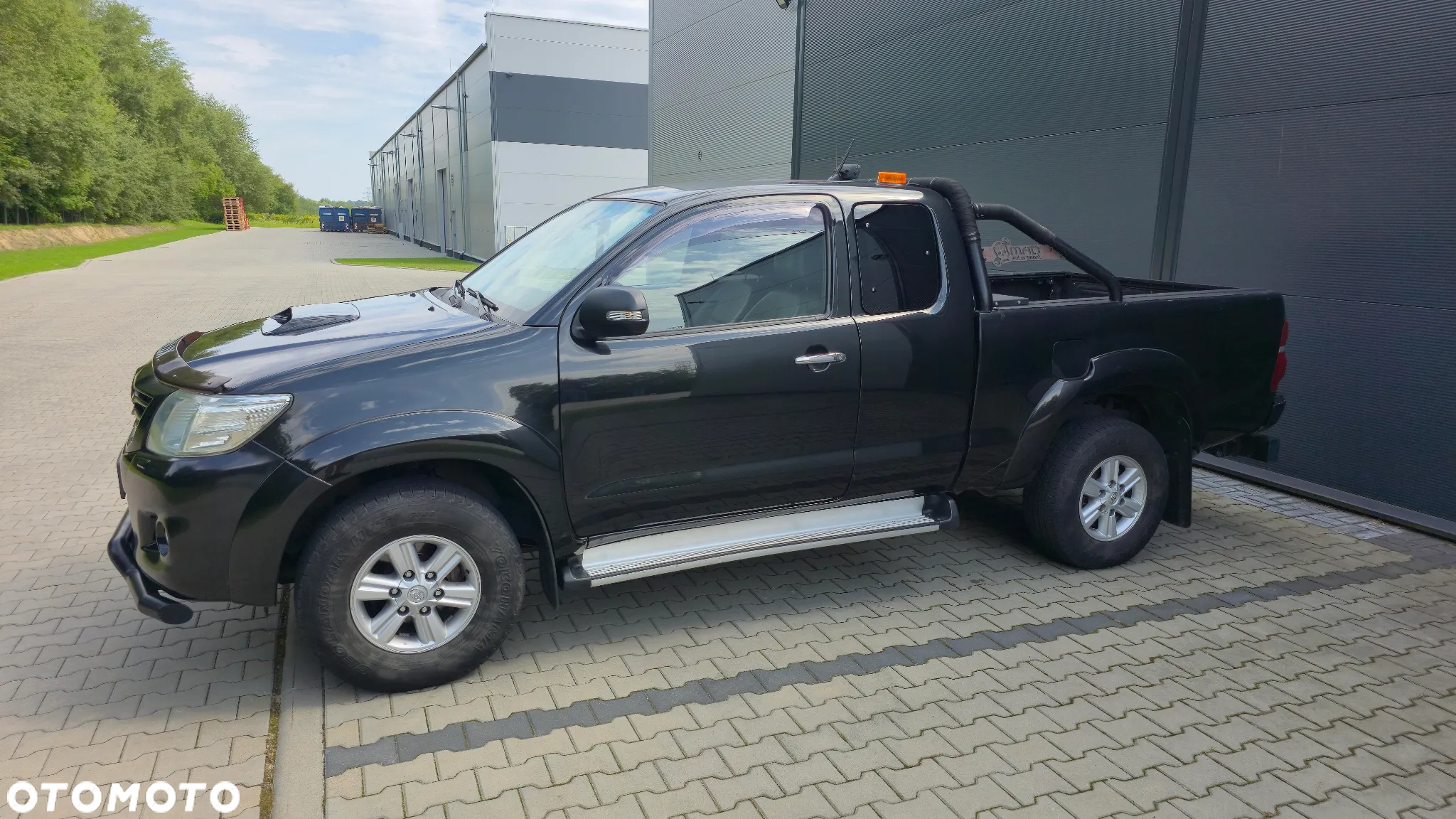 Toyota Hilux 2.5 D-4D SR - 18
