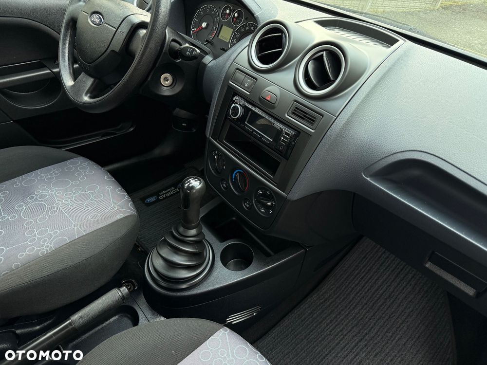 Ford Fiesta 1.3 Trend - 31