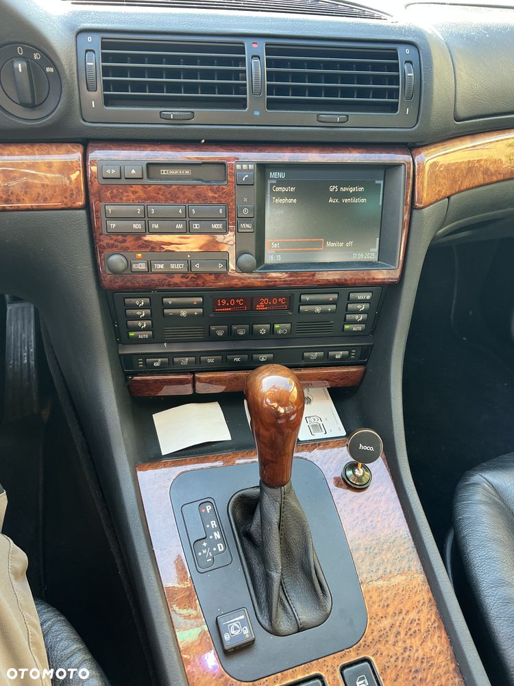 BMW Seria 7 740i - 5