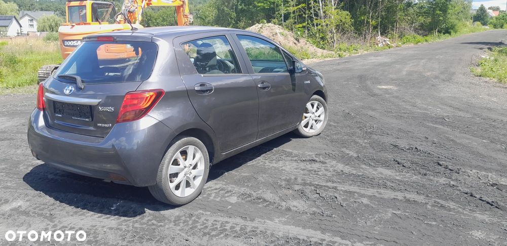 Toyota Yaris Hybrid 100 Premium EU6 - 3