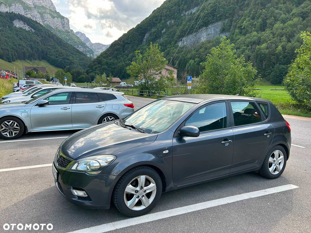 Kia Ceed - 1