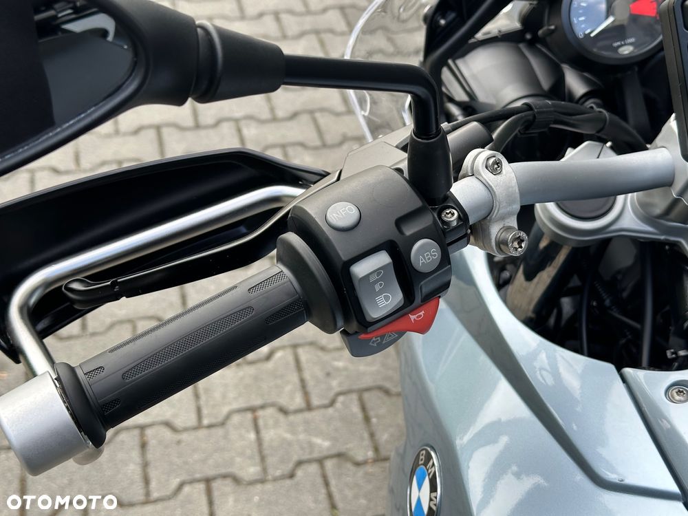 BMW F - 25