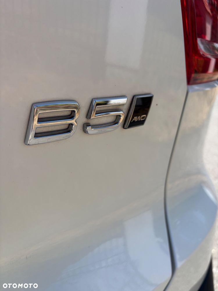 Volvo XC 40 B5 AWD Ultimate Dark - 21