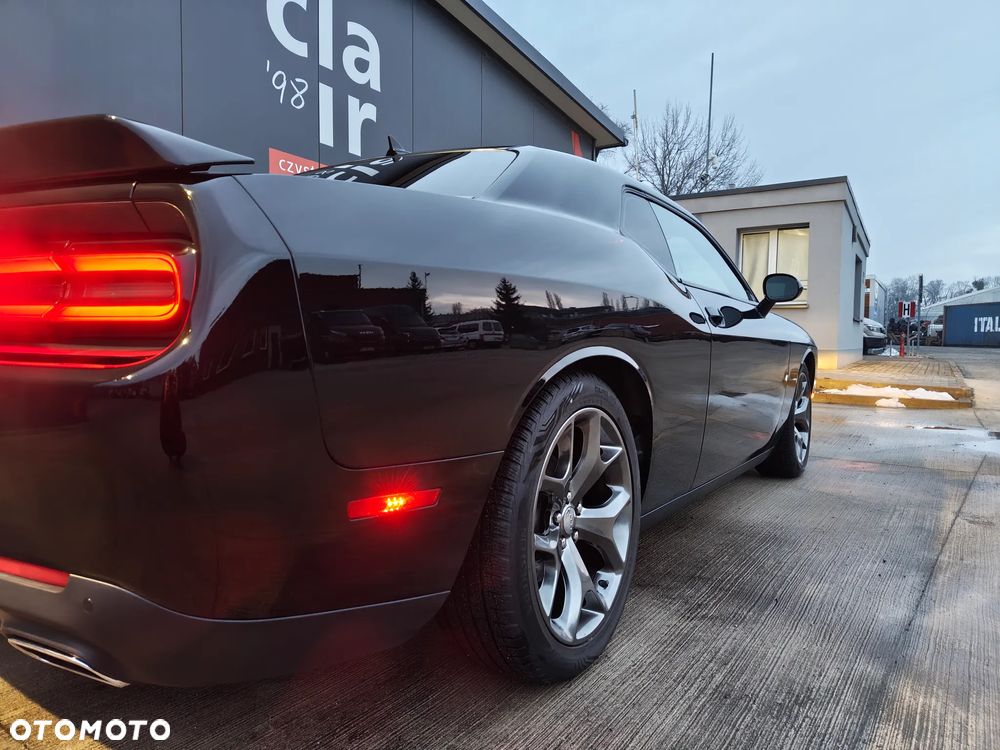 Dodge Challenger - 12