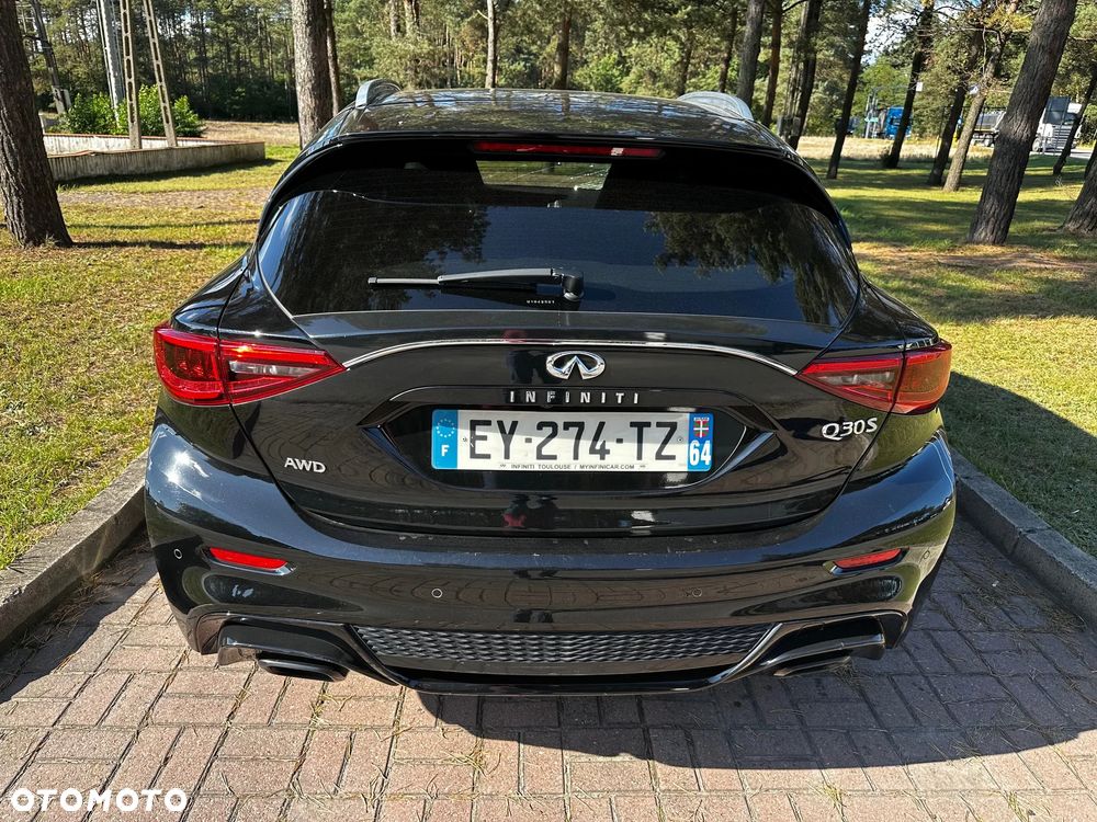 Infiniti Q30 - 3