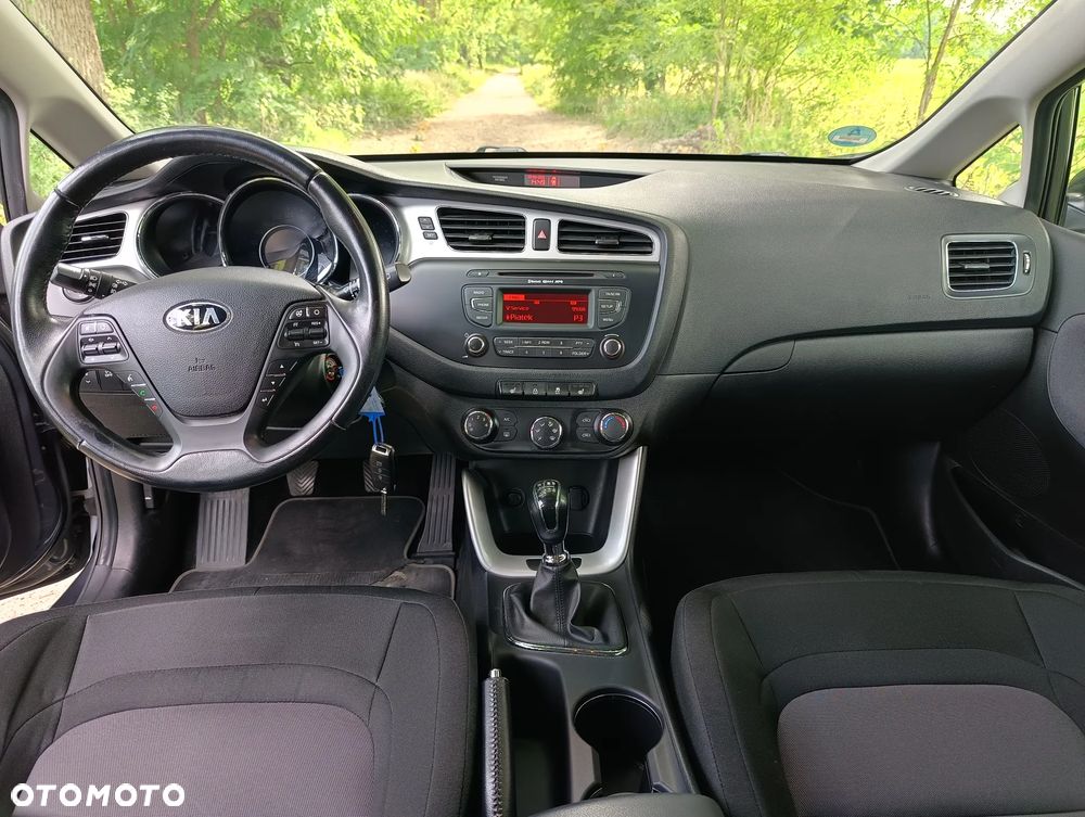 Kia Ceed 1.6 CRDi 128 Fifa World Cup Edition - 19