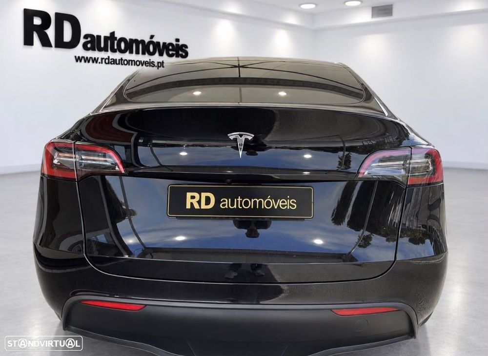 Tesla Model Y - 4