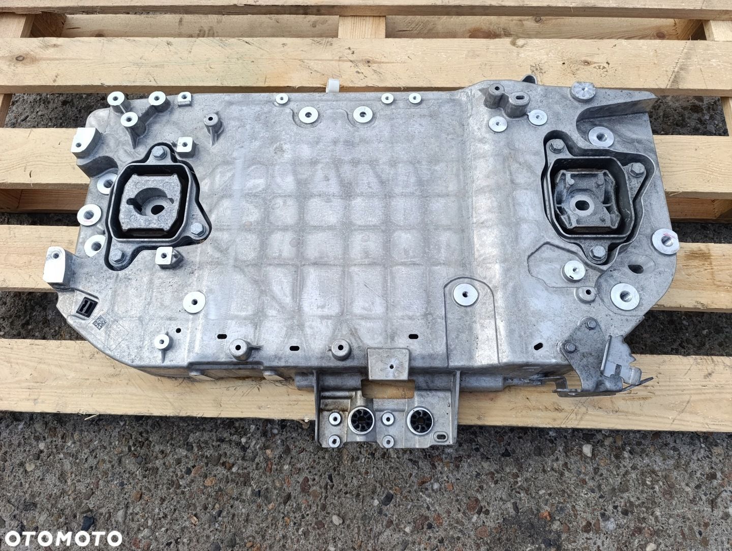 BMW X1 U11 MOCOWANIE SILNIKA PRZÓD 9796429 - 1