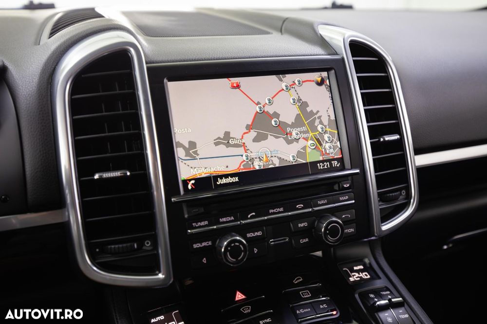 Porsche Cayenne - 18