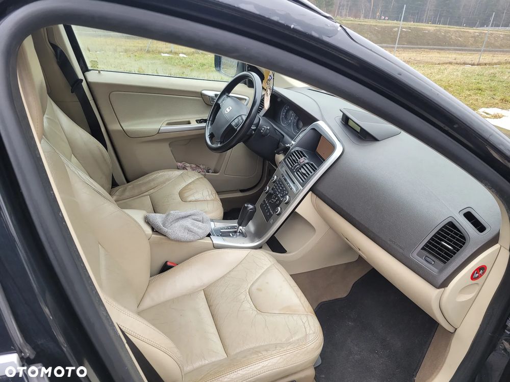 Volvo XC 60 2.4D AWD Momentum - 6