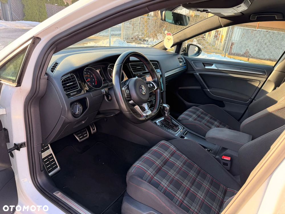 Volkswagen Golf - 15